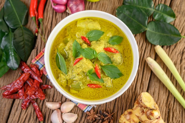 Ilustrasi Opor Ayam Kuning. Foto: Freepik