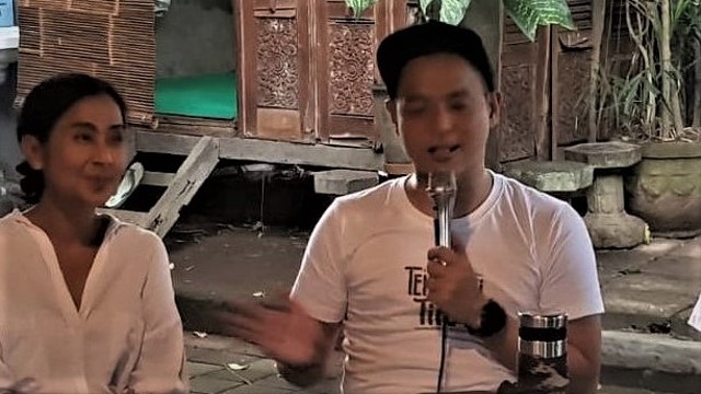 Ernest Prakarsa bersama Ayu Laksmi - IST