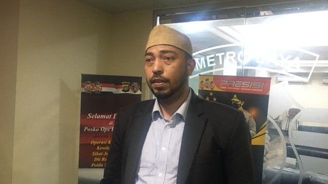 Habib Husin Shahab, pelapor Bahar Smith usai diperiksa di Mapolda Metro Jaya, Senin (20/12). Foto: Jonathan Devin/kumparan