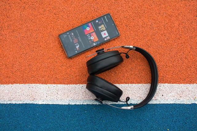 Ilustrasi menggunakan Kuota Multimedia Telkomsel untuk musik. Sumber foto: Unsplash