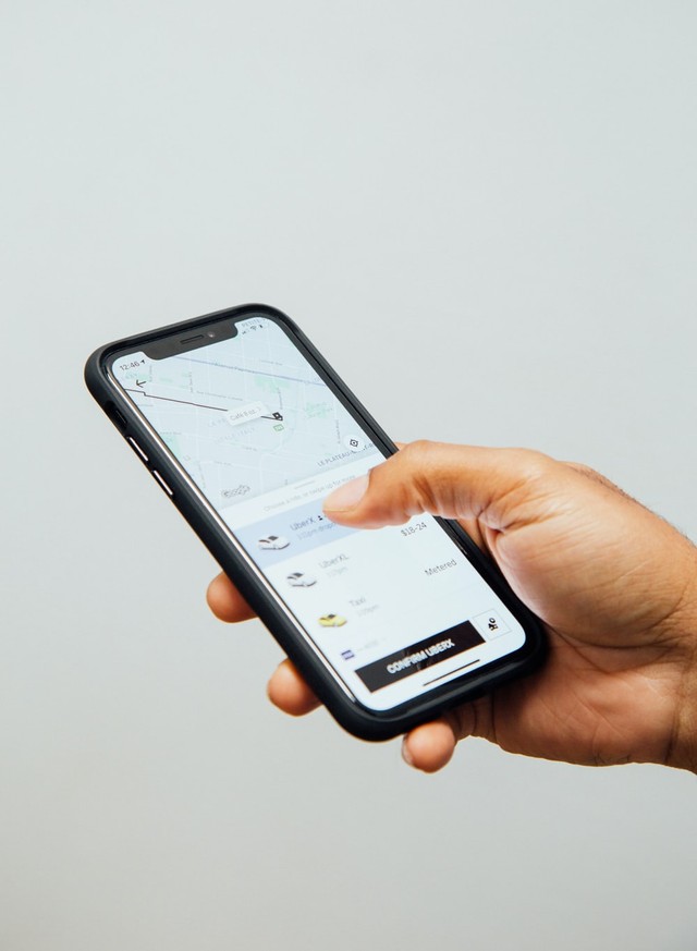 Ilustrasi cara tranfer pulsa Telkomsel ke Axis. Sumber: Unsplash