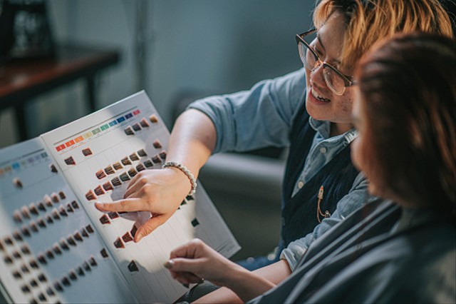 Ilustrasi tren warna rambut 2022. Foto. dok. Edwin Tan di Unsplash