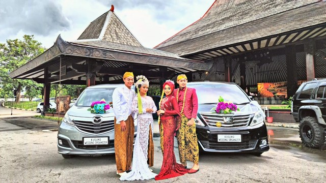 Kusumo Wedding Organizer meluncurkan layanan mobil pengantin di Kota Solo. FOTO: Fernando Fitusia