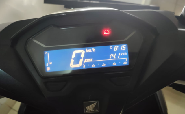 Indikator aki Honda Vario menyala. dok. Istimewa