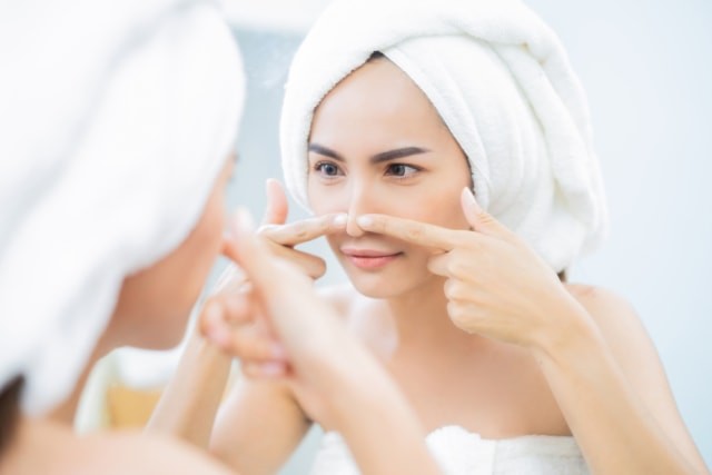 Ilustrasi resah dengan kehadiran komedo di hidung. Foto: Pixabay