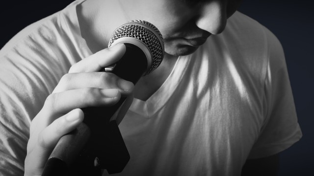 Ilustrasi menyanyi Foto: Shutter Stock.