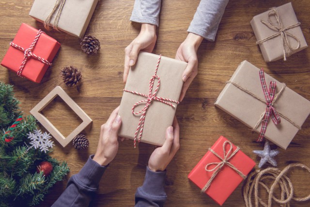 Ilustrasi kado Natal. Foto: Shutterstock