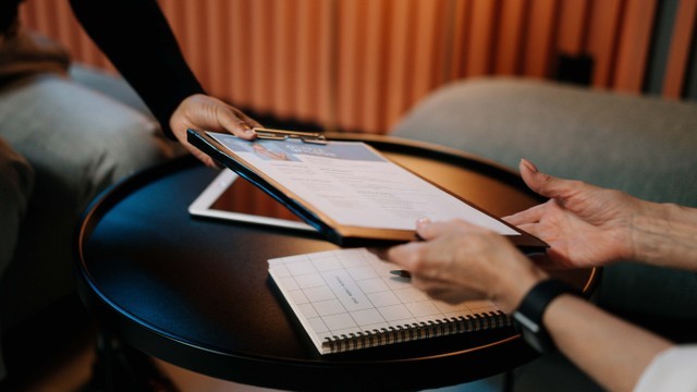Ilustrasi Curriculum Vitae atau CV. Foto: Pexels
