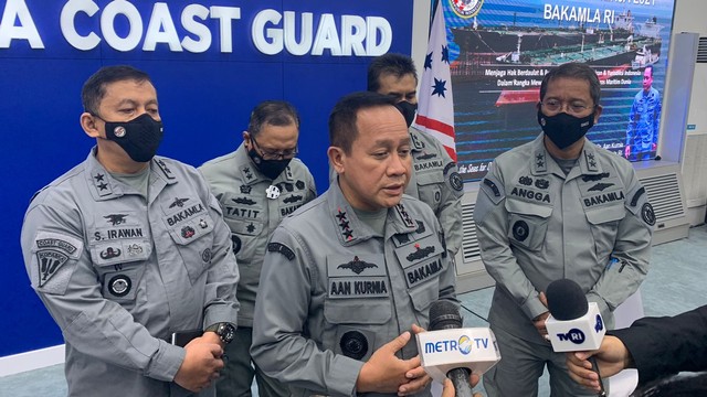 Kepala Bakamla RI Laksamana Madya Aan Kurnia dalam Konferensi Pers Akhir Tahun 2021 Bakamla RI di Markas Besar Bakamla RI, Menteng, Jakarta Pusat, Rabu (22/12). Foto: Haya Syahira/kumparan