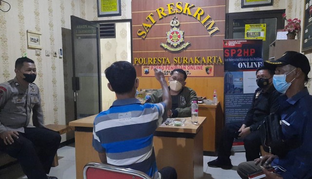 Pengemudi feeder Batik Solo Trans yang menjadi korban menganiayaan melapor ke polisi. FOTO: Agung Santoso