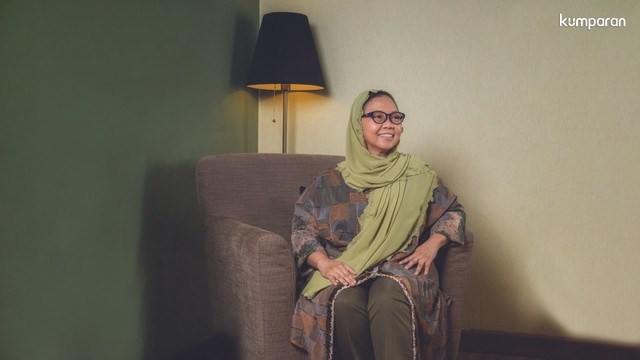 Alissa Wahid untuk She Inspires Award My Mom My Inspiration 2021, Alissa Wahid. Foto: Lili Aini, Pengarah Gaya: Anantama Putra, Busana: Kami.
