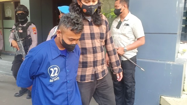 Tersangka penganiaya sopir feeder Batik Solo Trans, DA (23). FOTO: Agung Santoso