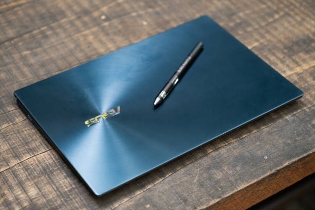 Ilustrasi cara cek Windows di laptop Asus. Foto: iStock