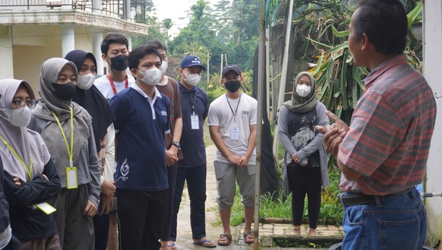 Dokumen Pribadi : Peserta mendengarkan penjelasan dari Praktisi