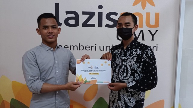 Penyerahan dana peduli bencana Masjid UMY kepada Lazismu UMY (7/12/2021)