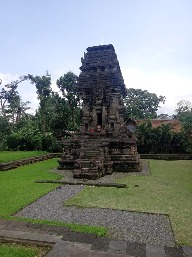 Candi Kidal tampak depan. Sumber: hasil foto pribadi penulis