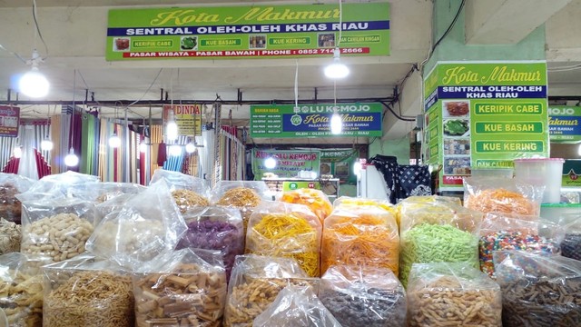 KERUPUK amplang udang asal Tembilahan, Indragiri Hilir, Riau, paling diminati 