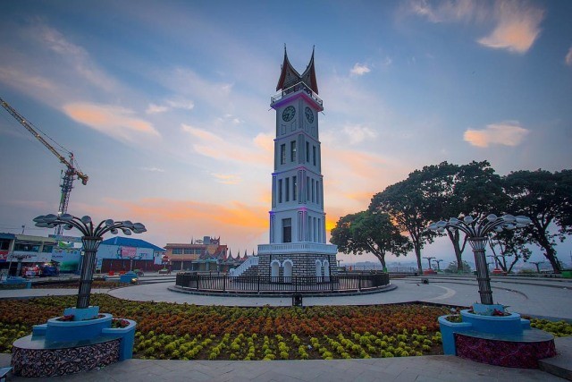 Wisata Jam Gadang Bukittinggi, Sumatera Barat. Foto: kitabisapasti