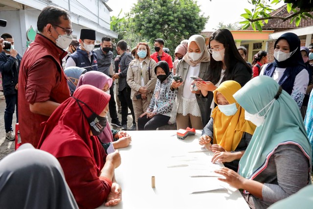 Percepat pencairan bantuan sosial kepada penerima manfaat. Foto: Dok. Kemensos