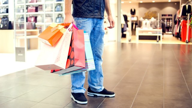 Ilustrasi (Berbelanja di Luar Negeri, Foto : Shutter Stock)