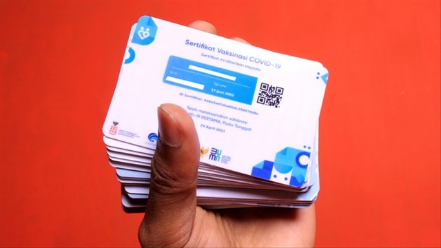 Sertifikat vaksinasi adalah dokumen tanda seseorang telah melakukan vaksinasi Covid-19. Foto: Shutterstock.com
