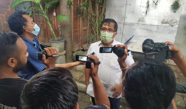 Ahli virologi Universitas Udayana (Unud) I Gusti Ngurah Kade Mahardika saat diwawancarai wartawan di Denpasar , Bali - IST