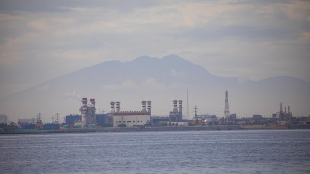 Suasana PLTU Pluit di Jakarta. Foto: Aditia Noviansyah/kumparan