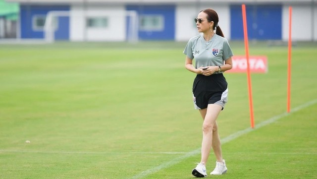 Manajer Timnas Thailand, Madam Pang. Foto: Instagram/@panglamsam