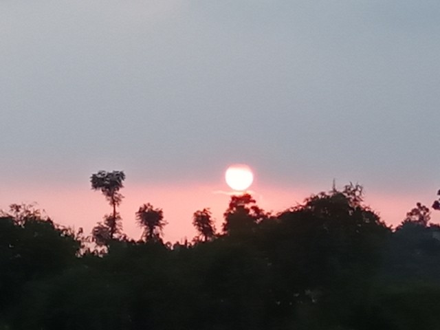 Bagai matahari yang selalu menyinari dunia dan tak dapat tergantikan oleh apapun di dunia ini.