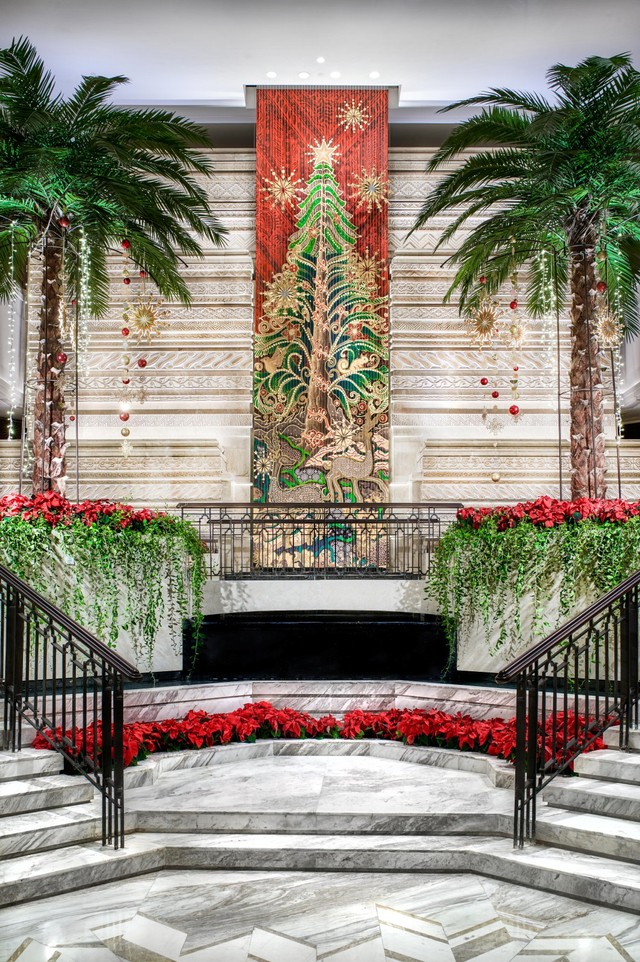 Tampilan Grand Lobby di Grand Hyatt Jakarta setelah direnovasi, kental dengan nuansa budaya Indonesia. Foto: Dok. Istimewa