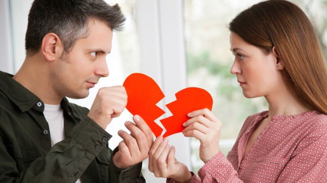 Ilustrasi hukum menceritakan masalah rumah tangga ke orang tua. Foto: Thinkstock