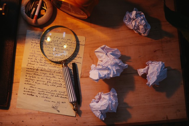 Ilustrasi menulis surat lamaran kerja. Foto: Pexels.com