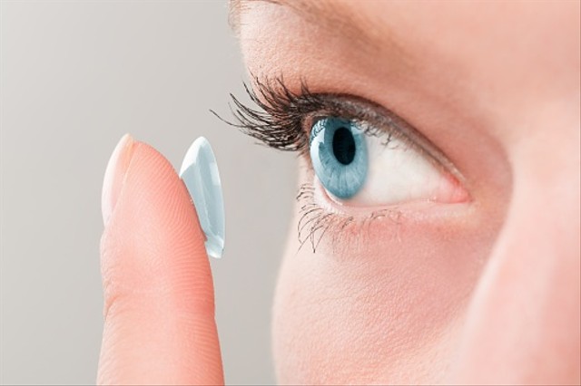 Ilustrasi Cara Pakai Softlens. Sumber: Unsplash.