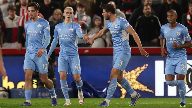 Pemain Manchester City Phil Foden melakukan selebrasi saat melawan Brentford di Brentford Community Stadium, London, Inggris. Foto: Peter Cziborra/Reuters