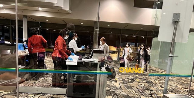 Tantowi Yahya di Changi. Difoto oleh Dubes RI Singapura, Suryopratomo.