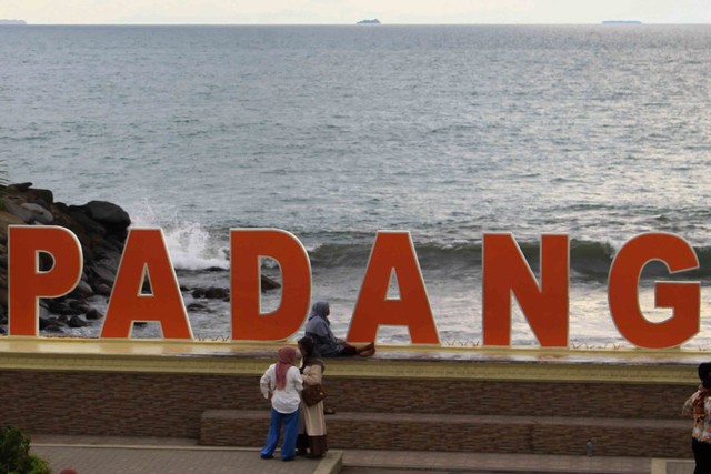 Pantai Padang. Foto: dok Langkan/Kumparan