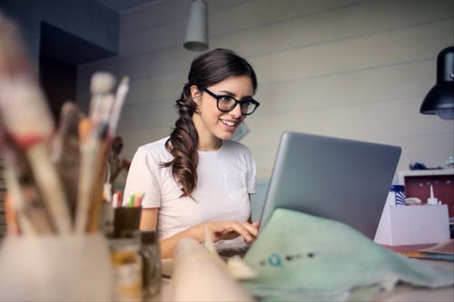 Ilustrasi Menggabungkan File PDF Menjadi Satu. Foto: Pexels.com