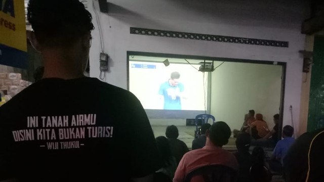 Nobar di Jalan Godean, Sleman, DIY. Foto: Anasiyah Kiblatovski