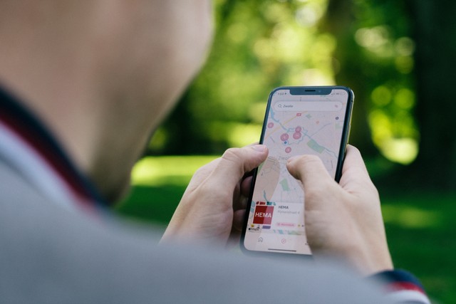 Ilustrasi Cara Mengirim Share Loc di WhatsApp. Foto: Unsplash