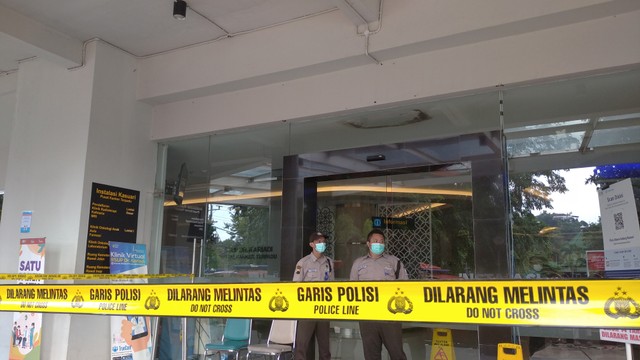 Layanan poli pendaftaran di depan Gedung Kasuari di RSUP dr Kariadi Semarang pasca terjadinya kebakaran. Foto: Intan Alliva/kumparan