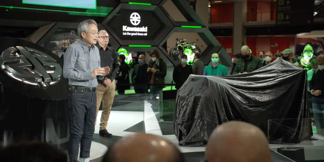 CEO Kawasaki Motor Hiroshi Ito saat presentasi di ajang EICMA 2021. Foto: dok. Electrek