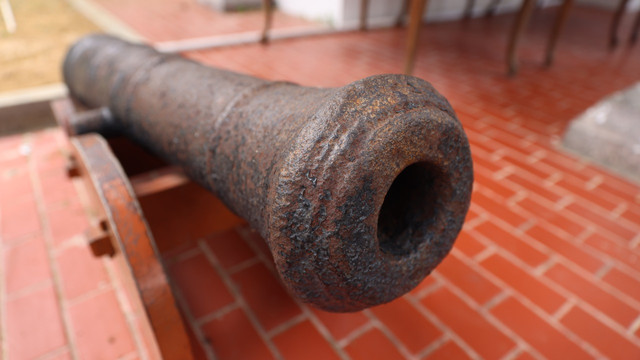 Meriam lila koleksi Museum Aceh. Foto: Suparta/acehkini 