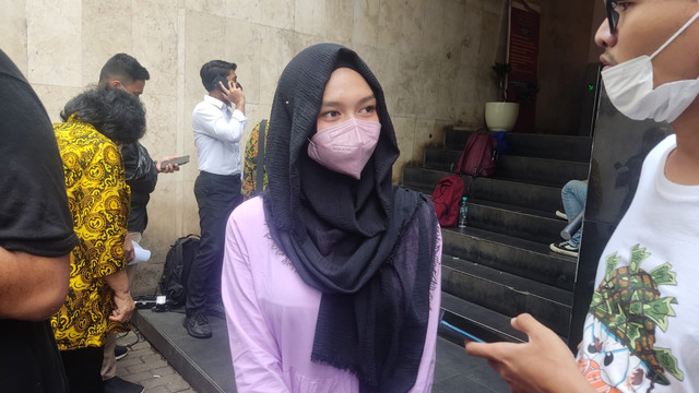 Anak pertama Bambang Pamungkas, Jane Abel usai diperiksa di Mapolda Metro Jaya, Senin (3/1). Foto: Jonathan Devin/kumparan