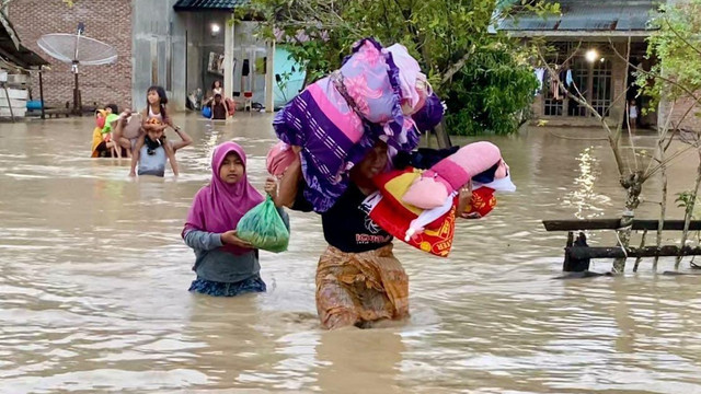 Kondisi banjir di Kabupaten Aceh Utara, Minggu (2/1) pagi. Foto: Zikri Maulana untuk acehkini