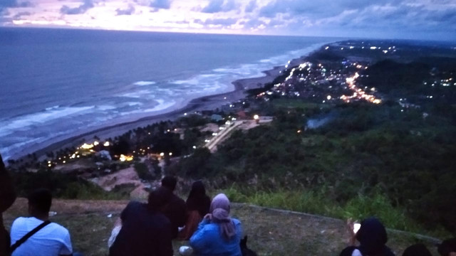 (Dokumen Pribadi Penulis di Bukit Paralayang)