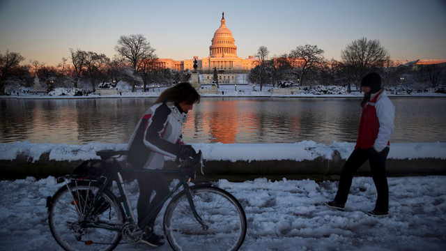Badai salju di Washington D.C, AS. Foto: Tom Brenner/REUTERS