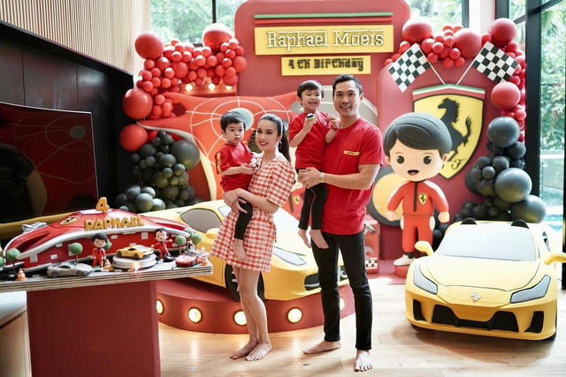 Harvey Moeis dan Raphael Moeis terpilih menjadi brand ambassador Ferrari Roma (Sumber: Instagram @sandradewi88)