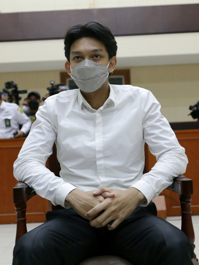 Terdakwa Gaga Muhammad saat menjalani sidang tuntutan di Pengadilan Negeri Jakarta Timur, Jakarta, Selasa (4/1/2022). Foto: Ronny