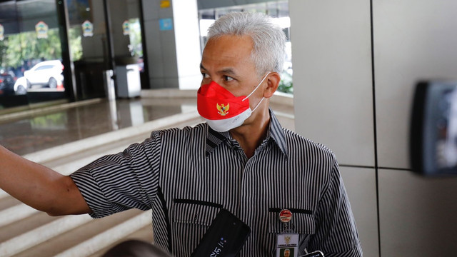 Gubernur Jawa Tengah Ganjar Pranowo memberikan keterangan pers, Selasa (4/1/2022). Foto: Dok. Istimewa