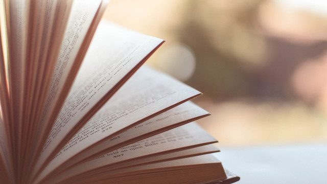 cover by https://pixabay.com/id/photos/buku-halaman-bab-membuka-buka-buku-1283865/